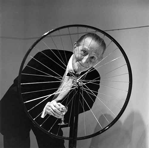 1. M. Duchamp, ruota di bicicletta, ready made, 1913