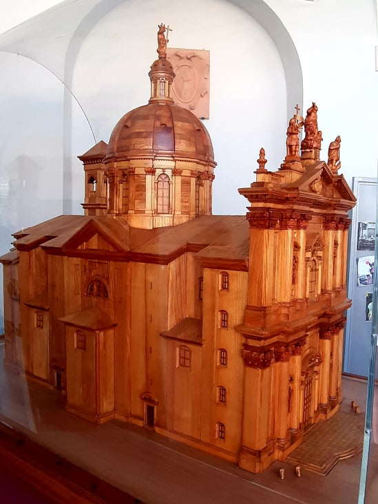 In biblioteca il Duomo ligneo creato da Augusto Chiarini
