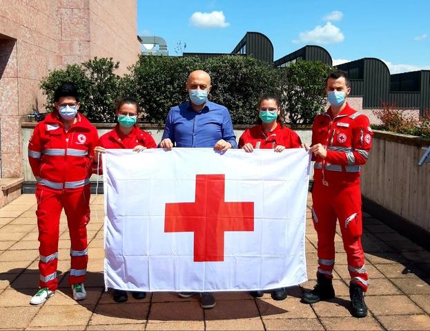 Giornata Mondiale della Croce Rossa: al Comune in dono la bandiera dell'organizzazione umanitaria